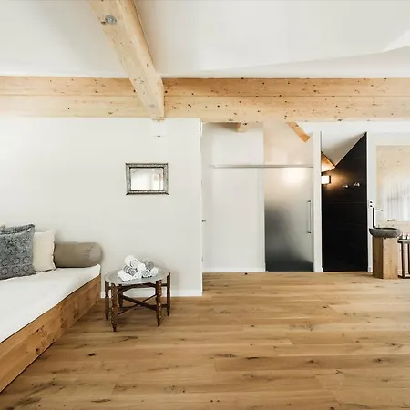 Stolz * גרוסארל