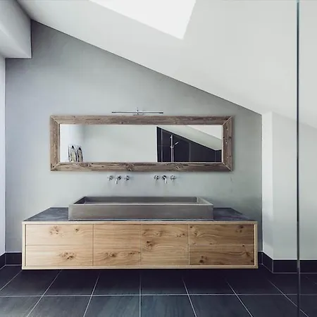 Stolz * גרוסארל